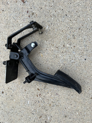 DNW178 THROTTLE PEDAL AND MOUNTING ASSEMBLY, DEFENDER, NON-TD5